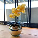 Ver imagem 1 de Orquídea Amarela Artificial Arranjo no Vaso Espelhado Flores Permanentes