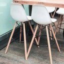 Ver imagem 3 de Kit com 2 Banquetas Altas Dsw-m Eames Branco/Madeirado