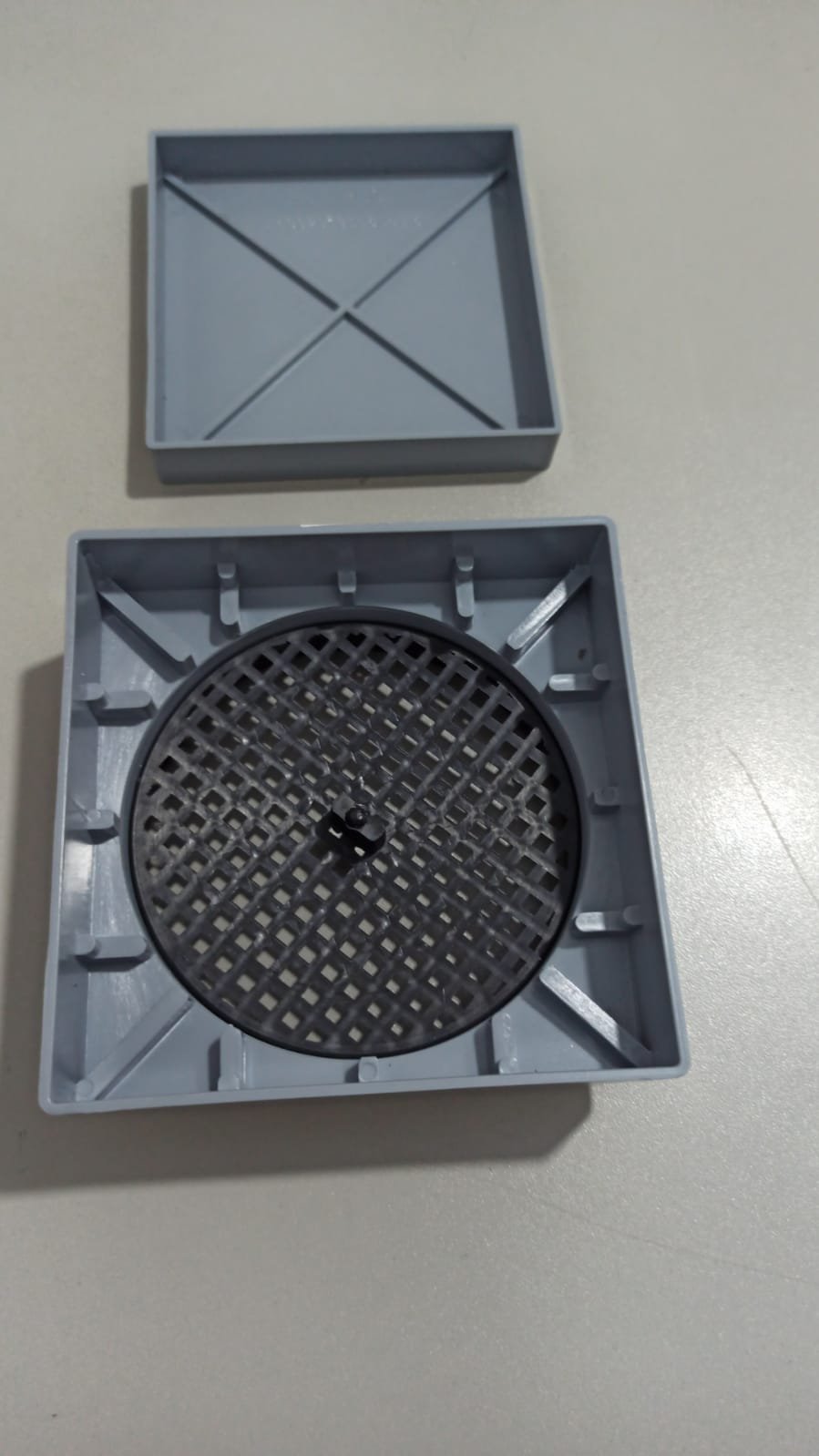Ralo Invisível 10x10 Cinza Banheiro modelo Porcelanato Colar Piso com Caixa Sifonada - Ficone Reis - 6