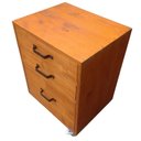 Ver imagem 5 de Gaveteiro de Madeira Pinus com 3 Gavetas e 4 Rodízios Tonalidade Castanheira