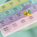 Ver imagem 4 de Porta Comprimidos 28 Divisórias Organizador de Remédios, Suplementos e Vitaminas.