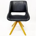 Ver imagem 1 de Poltrona Decorativa ARGENTA VAZADA nobuk preto base madeira - Poltronas do Sul