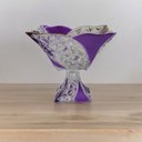 Ver imagem 2 de Centro de Mesa com Pé em Cristal Translúcido com Roxo - 15x30cm - Clássico e Elegante: Centro de Mes
