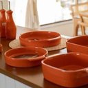 Ver imagem 5 de Forma Porcelana Laranja Redonda 25cm com Alça Canelada Assar e Servir Germer
