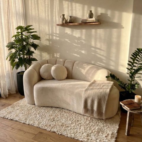 Sofá Curvo 3 Lugares Orgânico Confortável Serena Veludo - Montanari's Decor