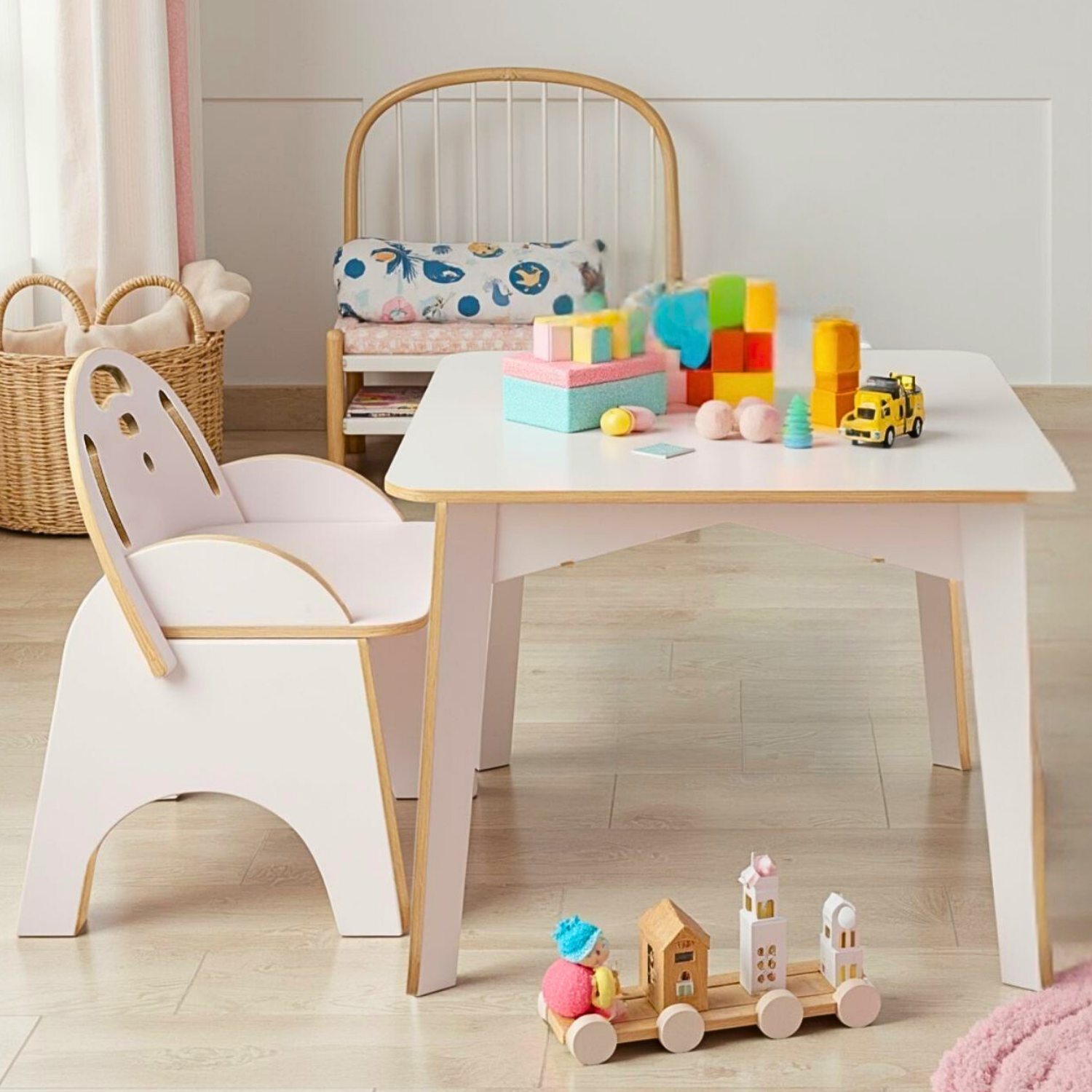 Kit Mesa Infantil com Cadeira Encosto Apoio Atividades Didática Refeição Educativa Brincar Desenhar