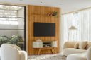 Ver imagem 2 de Home Theater Painel com Bancada para TV 136cm 2 Portas Silverstone MDP Cumaru/Opala Sala