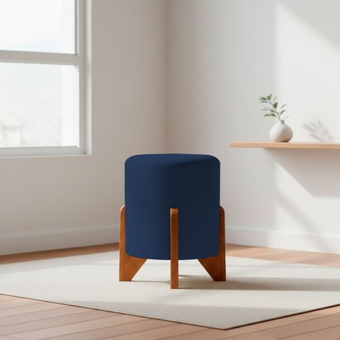 Puff Decorativo Eloah Redondo Assento Extra para Sala Quarto Suede Pufe com Pés de Madeira
