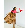 Escultura Mulher com Pássaro. Uma Peça Única, Artesanal, Feita em Papietagem - 4