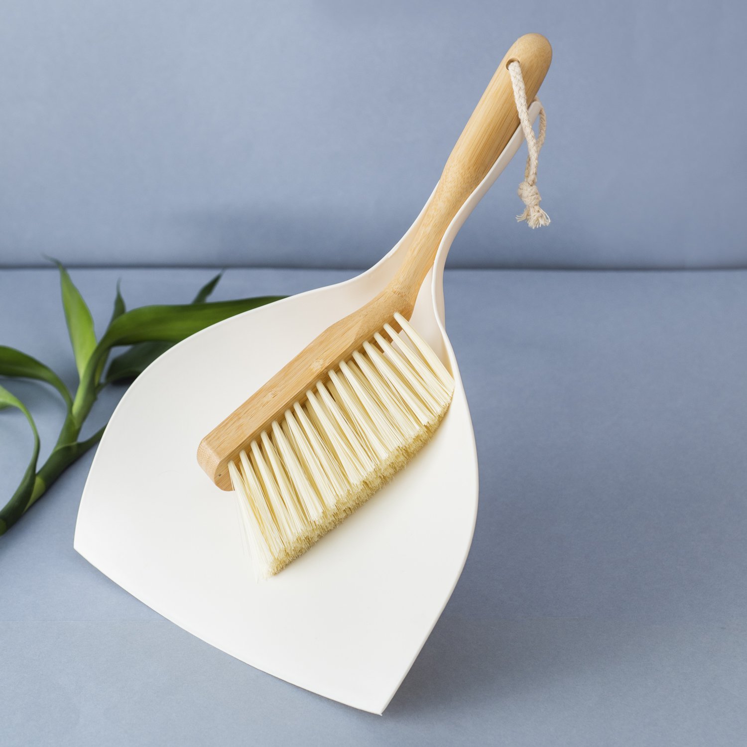 Escova de bambu e pá para limpeza - Oikos - 2
