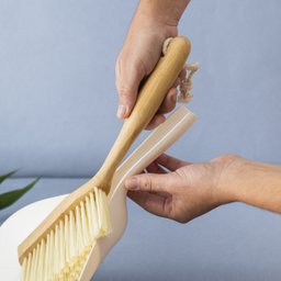 Escova de bambu e pá para limpeza - Oikos - 3