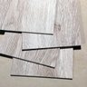 PISO VINÍLICO AUTOCOLANTE 2MM M18 BEGE - CAIXA COM 5M² - 4