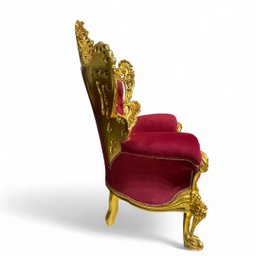 Jogo de Sofá Clássico Vermelho com Dourado + Par de Poltronas 265x162x100cm - 6