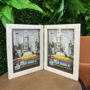 Ver imagem 1 de Porta Retrato Duplo Vertical em Madeira Detalhado 15x21 Luxo:branco Marmorizado
