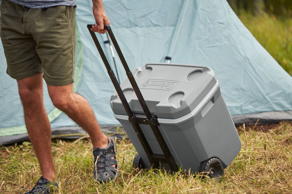 Caixa Térmica com Rodas 65QT 62L Silver Coleman - 8