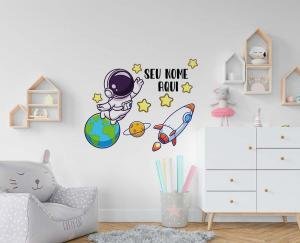 Adesivo de Parede Infantil Astronauta Mod 01 *ATENÇÃO AS MEDIDAS*:40 x 33 cm