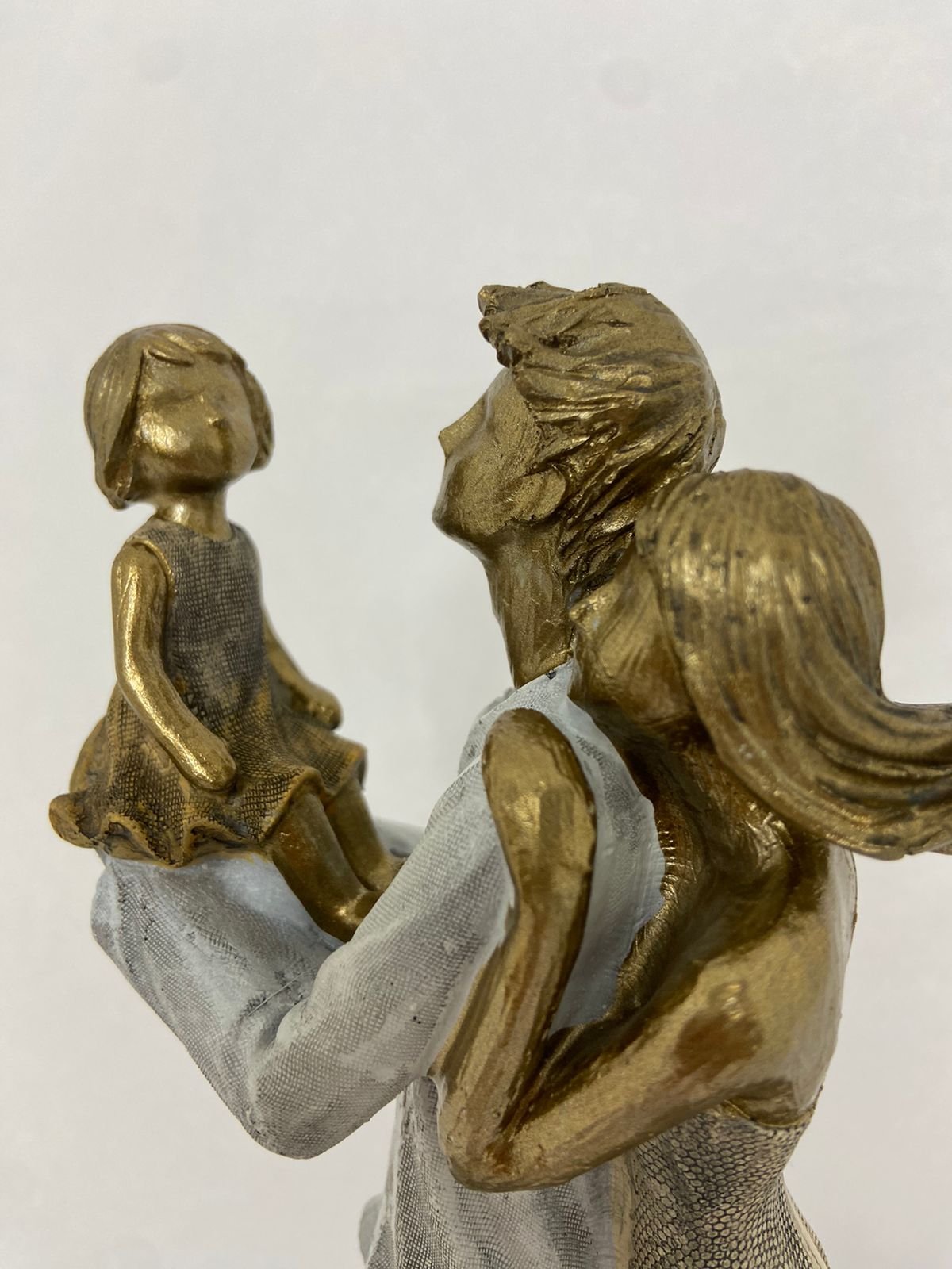 Escultura Decorativa em Resina Pai e Mãe com Filhas 25cm|luart´s Decor Espressione - 3