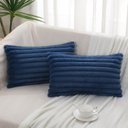 Ver imagem 1 de Kit C/ 2 Capas P/ Almofadas em Pelucia Wave Soft 2 Lados - 30x60 Cm - Azul Marinho.