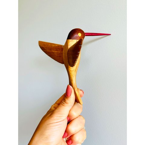 Beija-flor em Madeira para Parede. Escultura Artesanal. Decoração de Interiores