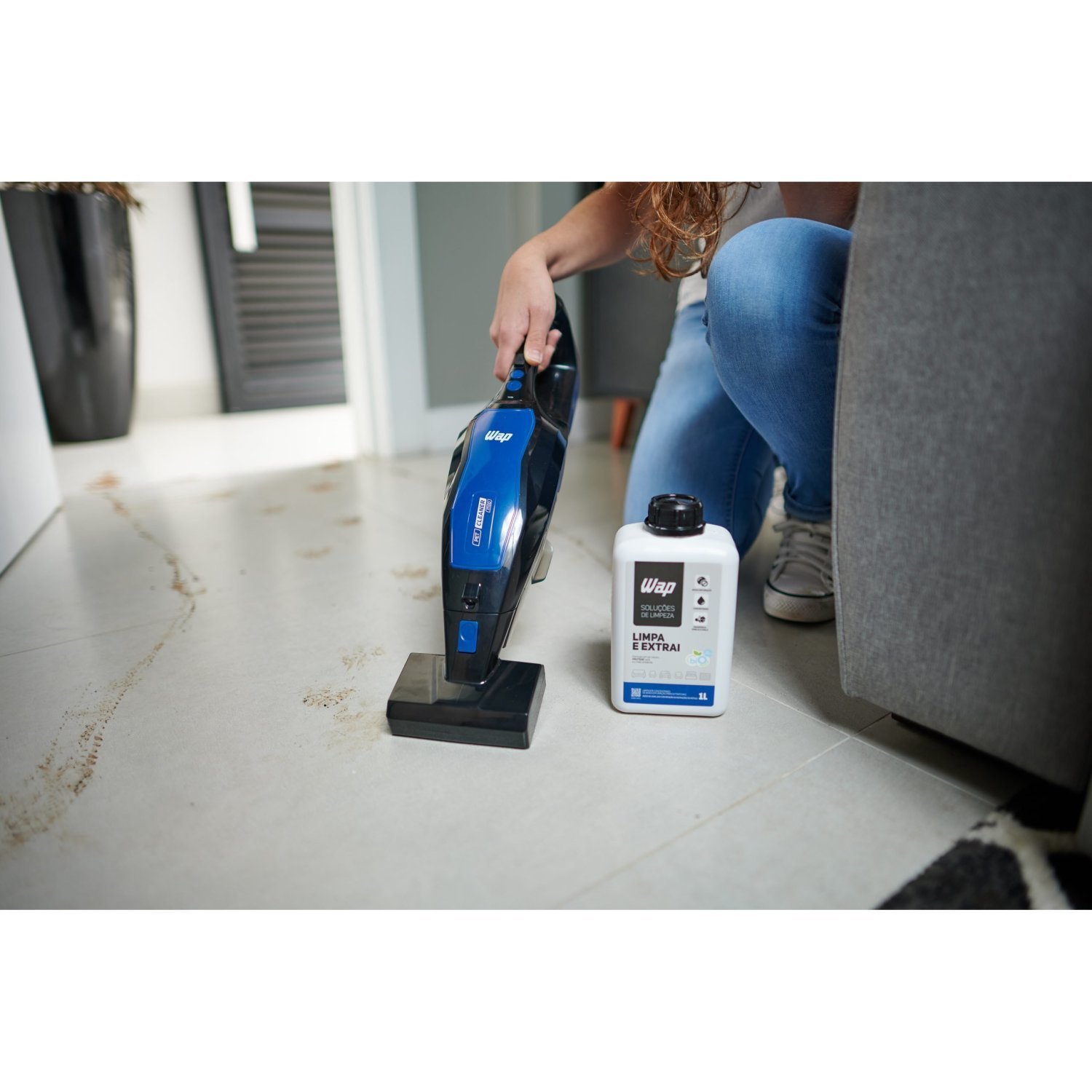 Extratora e Higienizadora WAP PET Cleaner MOB à Bateria 4 em 1 Aspira Borrifa Esfrega Extrai Azul - 9