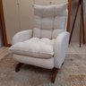 Poltrona Clarice Pé Aranha Balanço com Puff Linho Premium Off White - 4