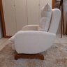 Poltrona Clarice Pé Aranha Balanço com Puff Linho Premium Off White - 6