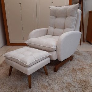 Poltrona Clarice Pé Aranha Balanço com Puff Linho Premium Off White