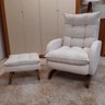 Poltrona Clarice Pé Aranha Balanço com Puff Linho Premium Off White - 2