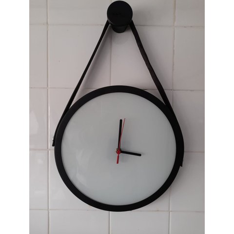Relógio Adnet Preto Alça Preta Fundo Branco 30 cm Pino Pendurar