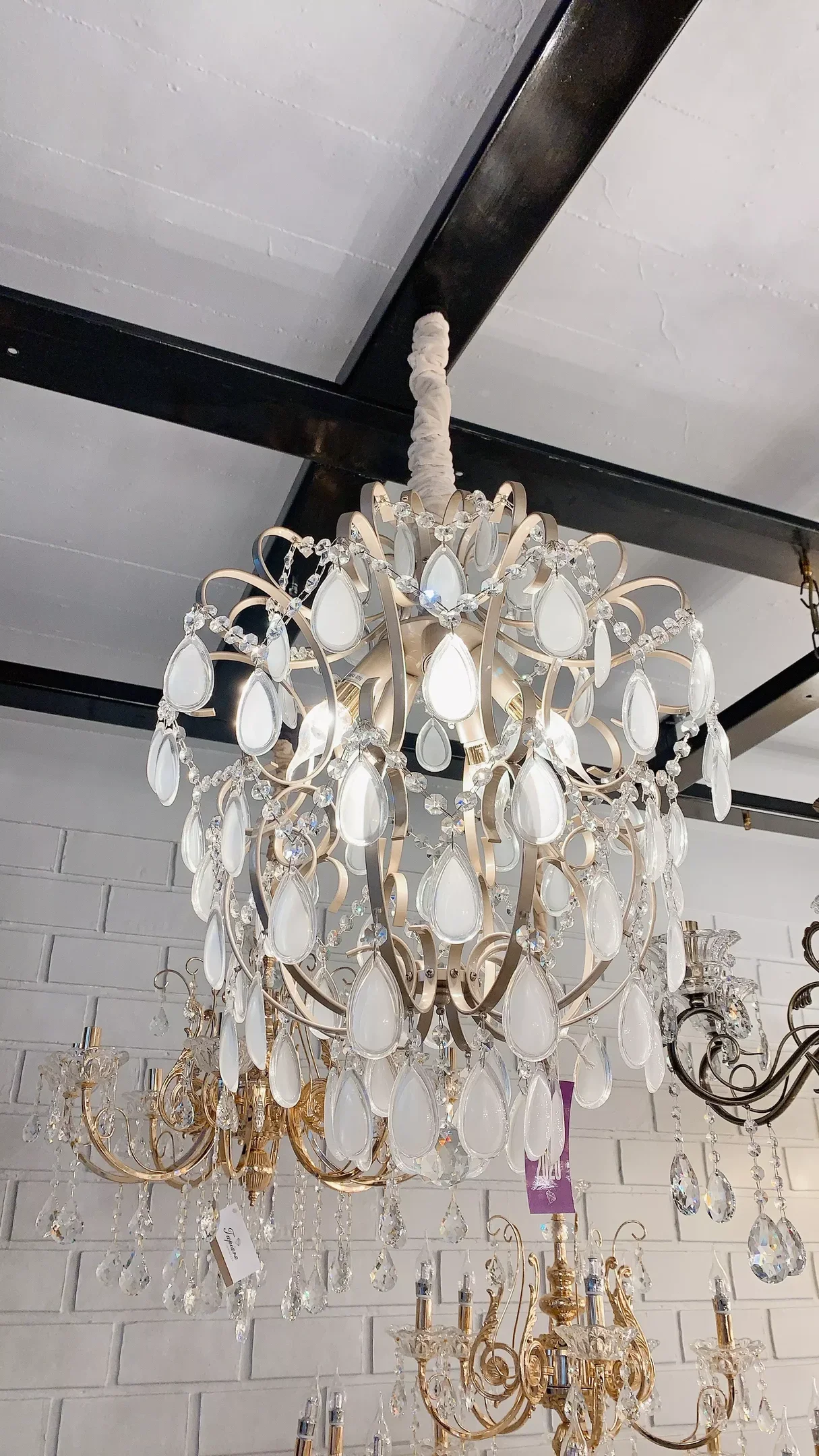 Lustre/Pendente Kroon Ø35x45Cm Metal Ouro Italiano Com Cristais K9 Branco Fosco 03 Lâmpadas E14 Tupi - 2