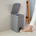 Ver imagem 2 de Lixeira Banheiro Pedal Aro Interno 6L Trium Chumbo ou