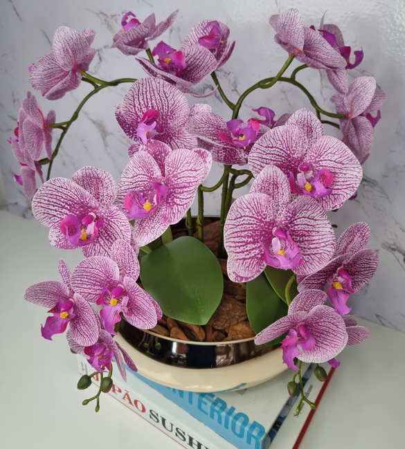 Arranjo Com 4 Orquídeas Violeta Vaso Dourado 28cm - 2