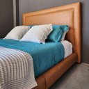 Ver imagem 4 de Conjunto Cabeceira e Base Cama Mônaco Couro Sintético Caramelo Queen