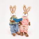 Ver imagem 1 de Casal de Coelhos em Palha Sentados Lendo Decoração 30cm