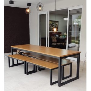 Mesa Estilo/Modelo Industrial com 4 bancos (2,50 x 0,90)