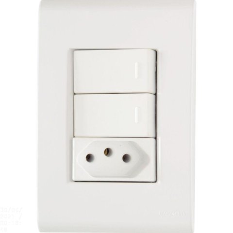 Conjunto 4x2 com 2 Interruptores Simples 10 a 250 V e 1 Tomada 2p+t 20 a 250 V Liz Branco