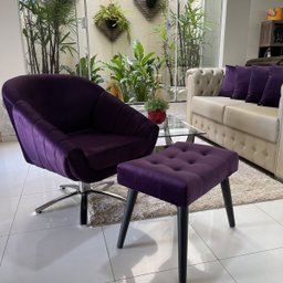 Kit Poltrona Giovana Giratória Cromado, Puff Capitonê Luxo e Almofadas em Sued Premium:roxo - 2