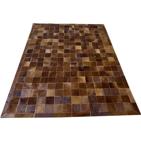 Tapete de Couro Castanho 1,50x2,00 com Borda Peça 10x10cm Cor: Marrom-escuro Desenho do Tecido: Quad