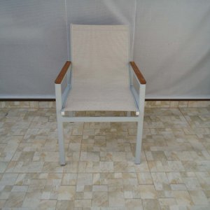 Cadeira Búzios - Alumínio Cinza Claro com Tela Sling Café com Leite com Aplicação em Madeira MÓVEIS 