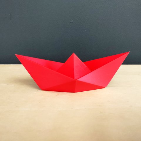 Estatueta Barquinho Origami P - 13,5cm comp. - Toque 3D:Vermelho