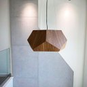 Ver imagem 4 de Lustre Pendente Facetado 75x34cm Madeira Imbuia e Acrílico