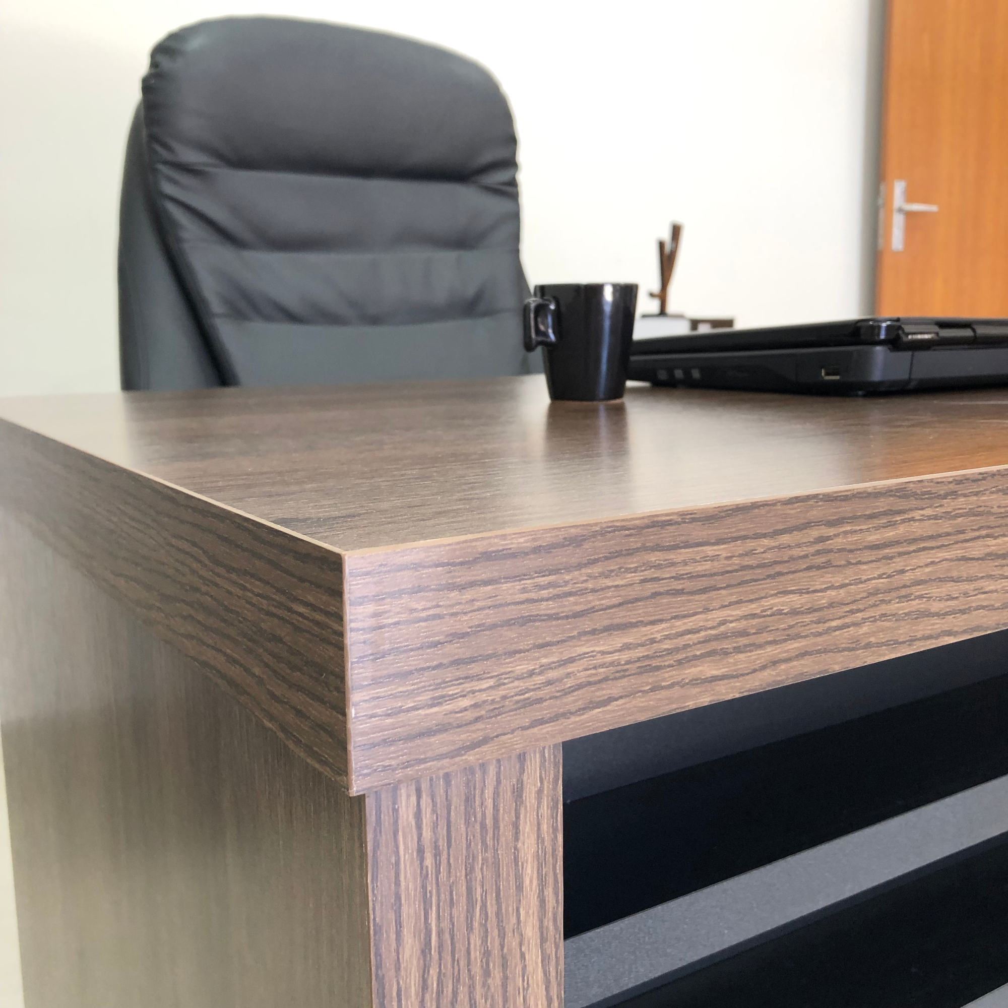 Mesa para Escritório 1,35m Tamburato Robusta e Elegante - 21