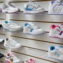 Ver imagem 3 de Expositor de Caçados Infantil Painel Canaletado Mostruário Sapatos Tênis para Loja