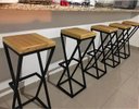 Ver imagem 3 de Banqueta para Balcão de Bar e Cozinha com Suporte Pés de Metalon Assento de Madeira - Preto