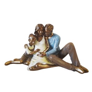Escultura Decorativa Família Casal Filha e Mãe Grávida