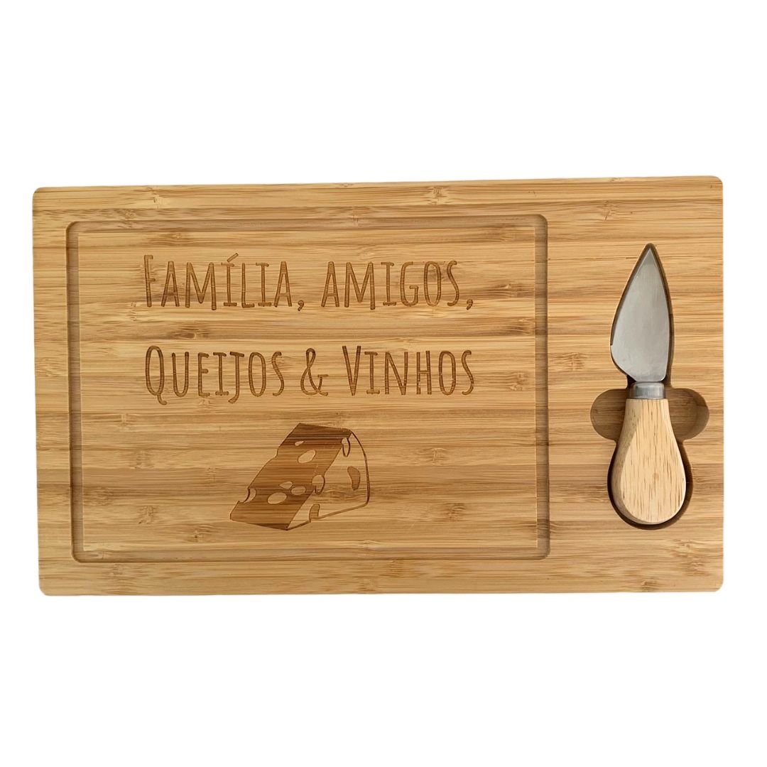 Tábua de Queijos em Bambu com Faca 30cm Azaide Frase "família, Amigos, Queijos e Vinhos" - 1