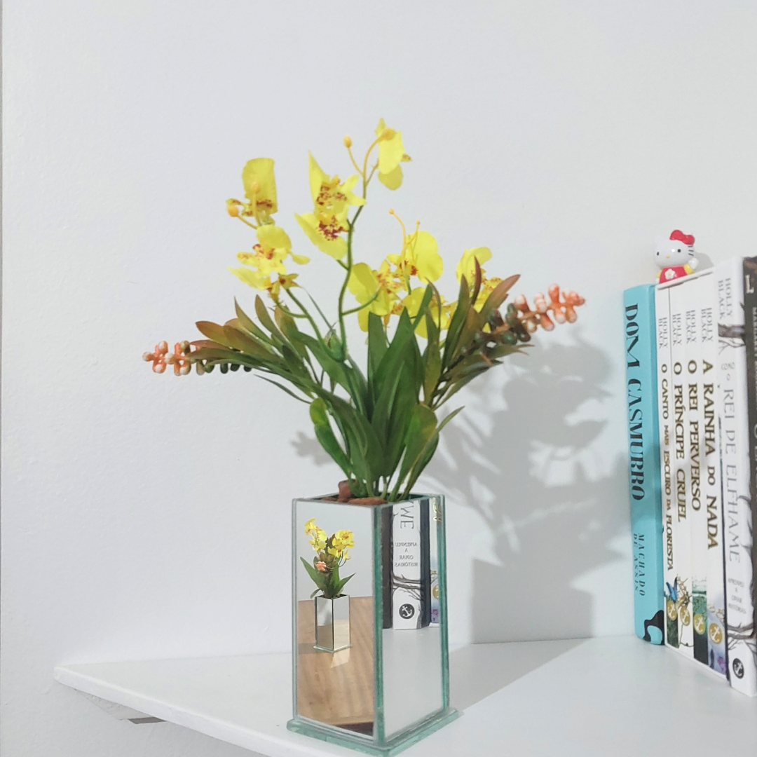 Vaso com Arranjo de Orquídeas artificiais em vaso de vidro - 3