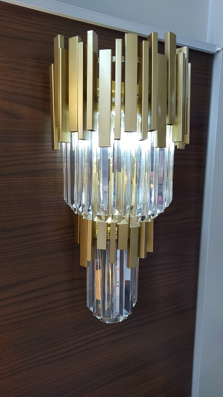 Arandela Moderna de Cristal com Estrutura Dourada 3 Lâmpadas - 1