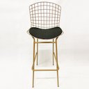 Ver imagem 2 de Kit 3 Banquetas BERTÓIA dourado fosco assento preto tubular altura 70cm - Poltronas do Sul