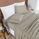 Ver imagem 1 de Jogo Cama Lençol Bouclê Solteiro Micro Percal 200 Fios C/ Laise Bordada 3 Peças - Bege Taupe